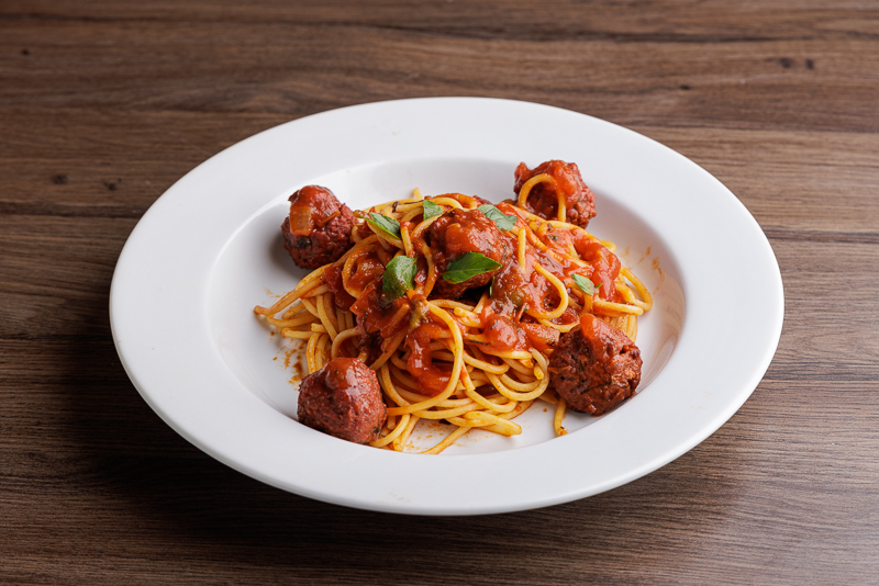 Almôndegas vegana do Futuro com fettuccine marinara (molho de tomate com alho, orégano e cebola)